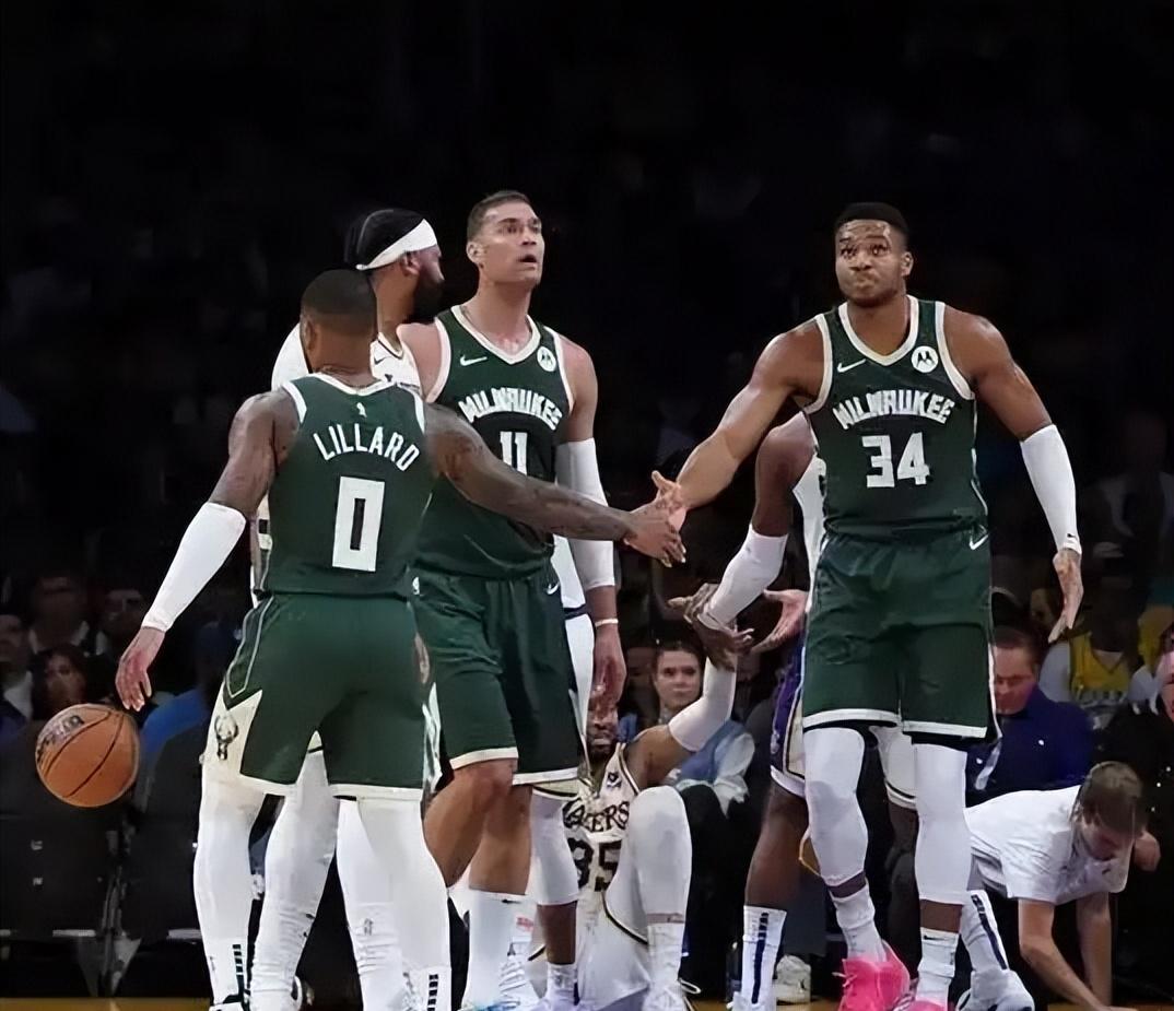 灰熊鏖战雄鹿B队，字母哥制霸全场