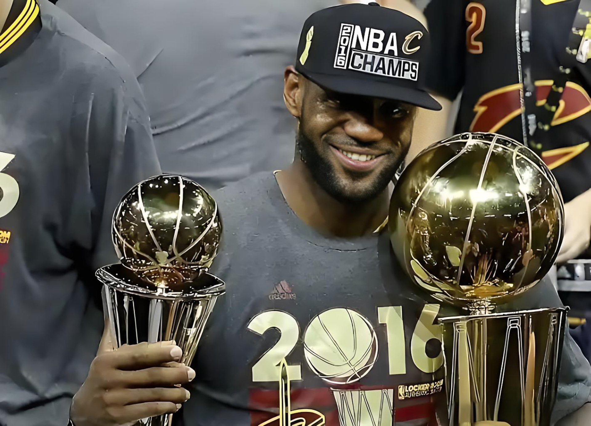 意大利男篮强势尼克斯，詹姆斯完成帽子戏法