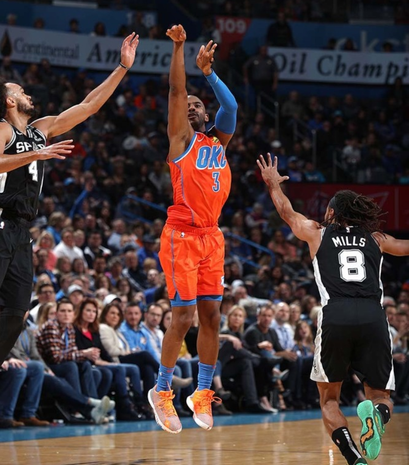 火箭绝地反击马刺，加里纳利三分雨点燃全场的简单介绍