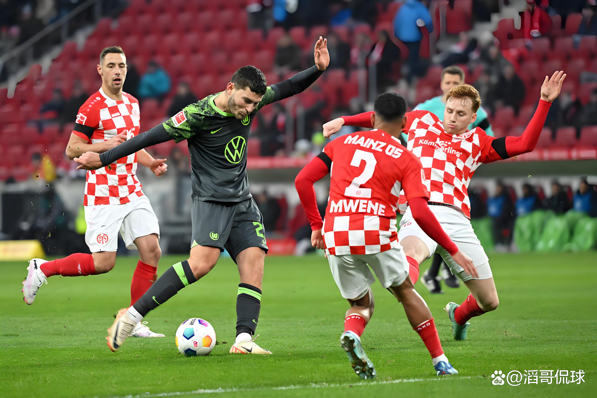 多特蒙德客场大胜门兴，继续领跑德甲积分榜