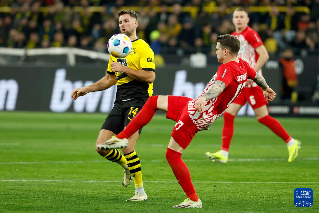 弗赖堡俱乐部在德国联赛中获得胜利