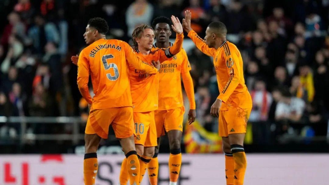 关于瓦伦西亚战胜对手，提升至积分榜前四的信息