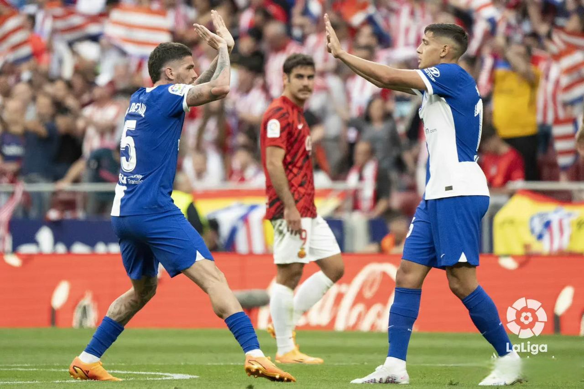 关于瓦伦西亚战胜对手，提升至积分榜前四的信息