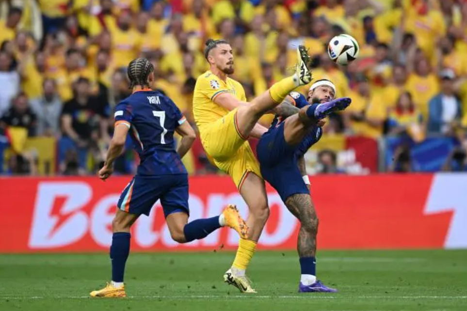 精彩对决！一场激烈的足球比赛