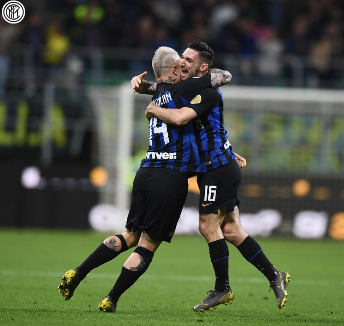 切沃队员庆祝进球，锁定胜局