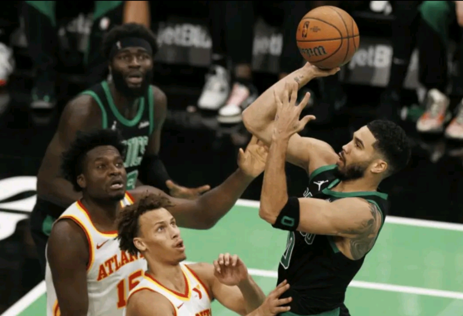 凯尔特人鏖战法国男篮，锡安三分雨点燃全场的简单介绍