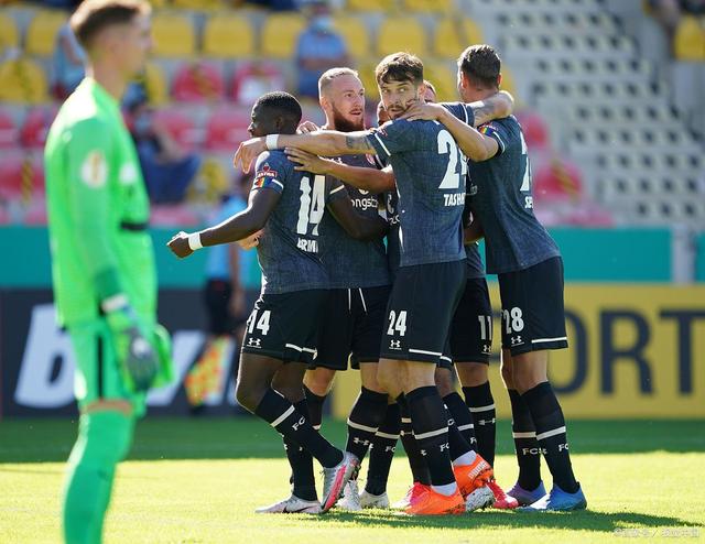 汉堡队战平对手，坚守不败纪录