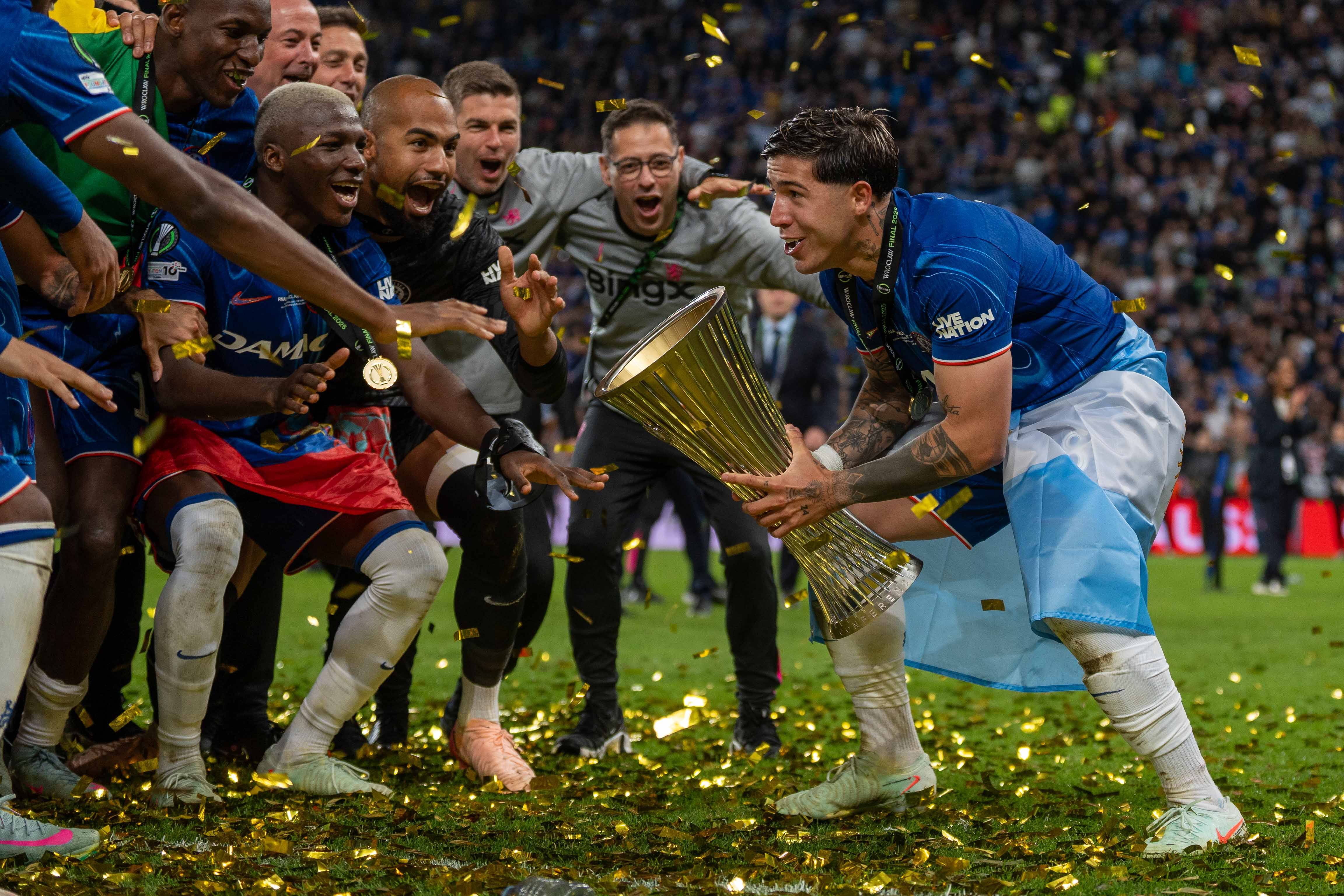 切尔西大胜比分告捷，蓝军再进一步巩固榜首位置的简单介绍