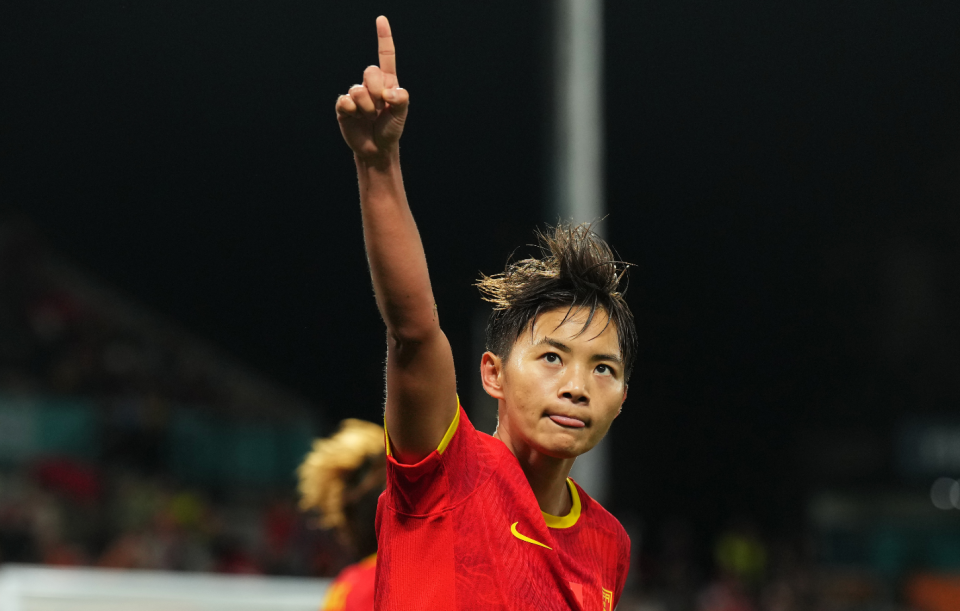 中国队绝杀英格兰队,奥恰洛夫带队取胜 中国队绝杀英格兰队,奥恰洛夫带队取胜