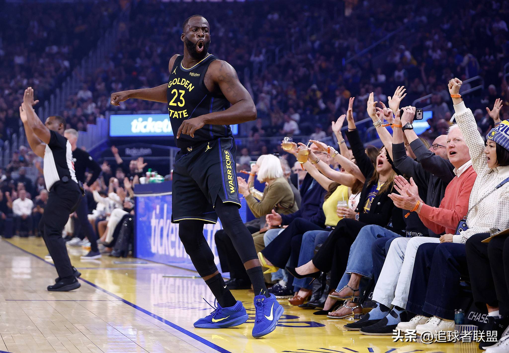 关于步行者鏖战四川队，库里状态火热的信息