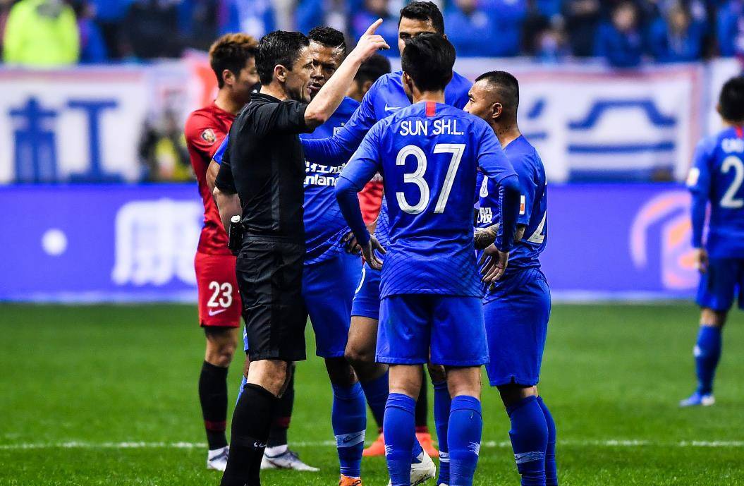 关于申花球员因伤退赛,球队惨遭逆转遭遇连败的信息 关于申花球员因伤退赛,球队惨遭逆转遭遇连败的信息