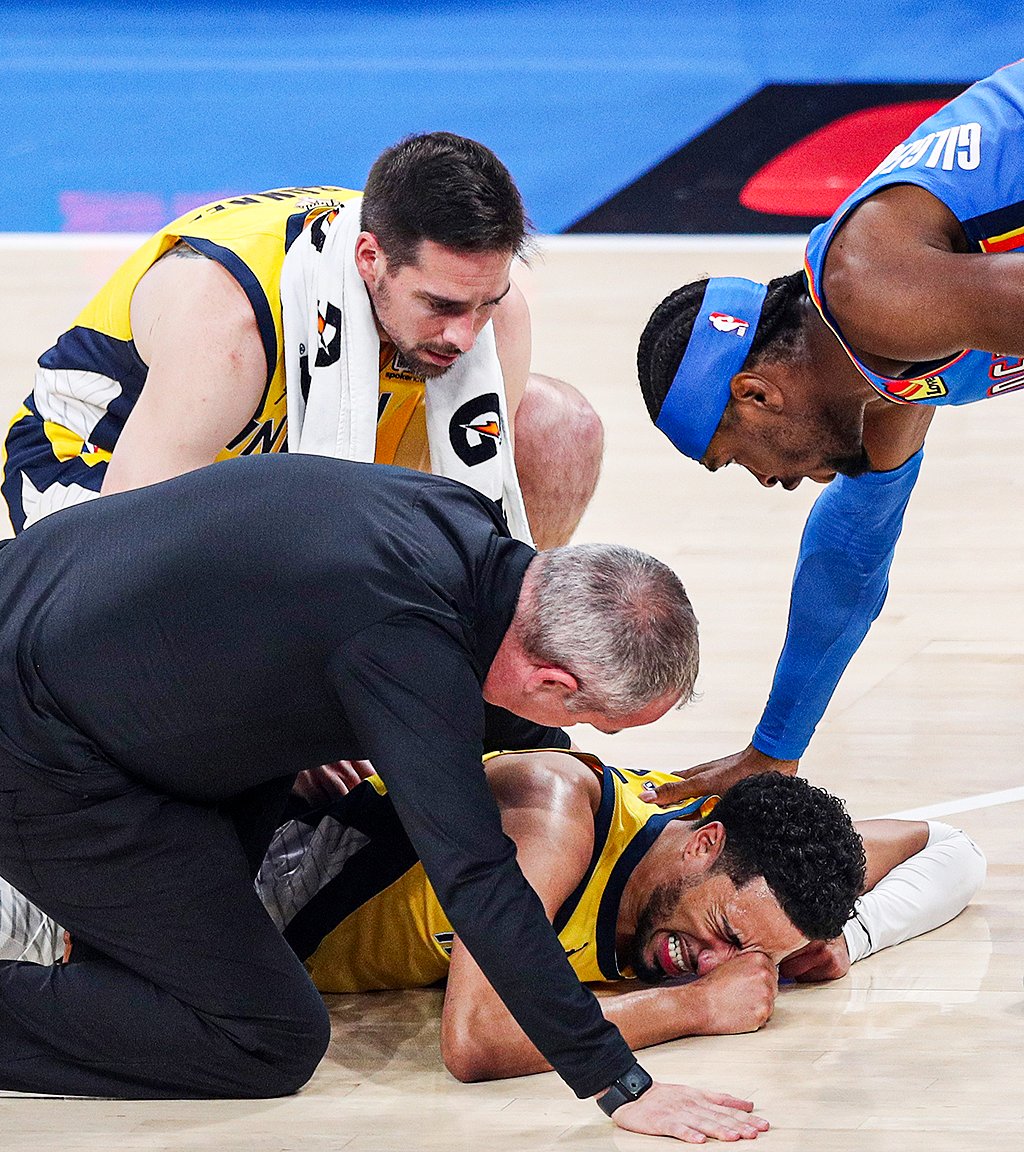 关于马刺鏖战热火B队，艾顿统治全场的信息