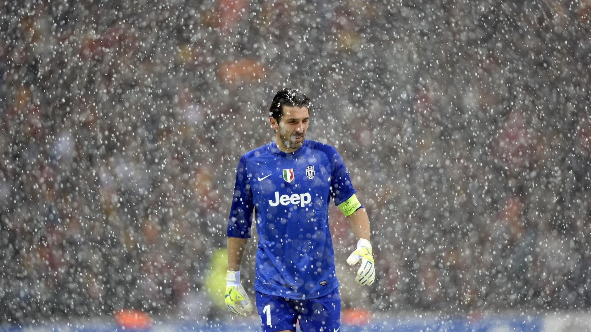 开云体育直播-绿茵场上的双重奏鸣，维尼修斯高光映照马里逆袭，足球世界里的唯一性叙事