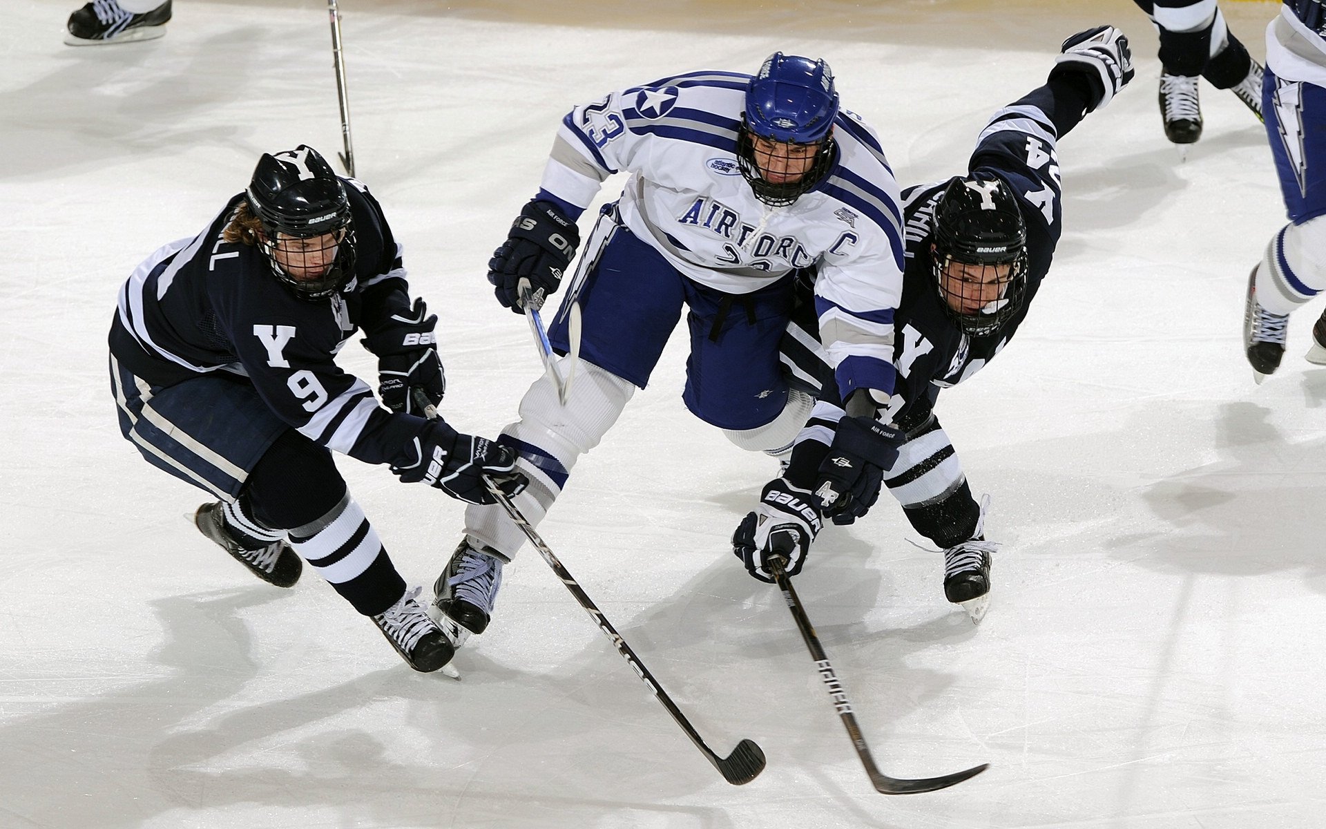 乌克兰轻取荷兰,莱万惊艳四座,东欧足球新篇章